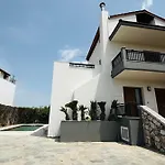 Seaview Villa - Amazing Sea & Mountain View